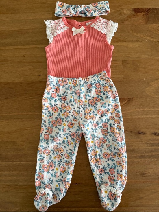 Daisy Fuentes Other - Daisy Fuentes Coral Top and Floral Footed Pants Set with Headband Size 6-9M